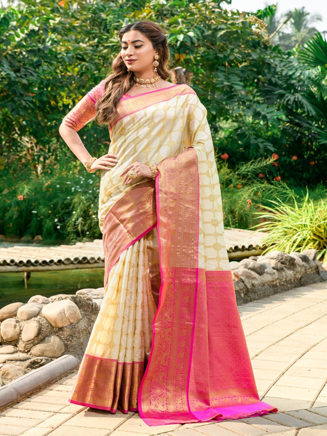 

SGF11 Woven Design Zari Art Silk Kanjeevaram Saree, White