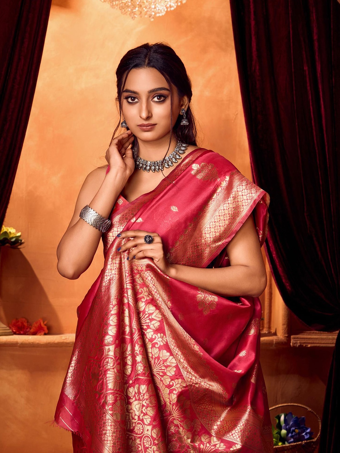 

AADVIKA Ethnic Motifs Zari Art Silk Kanjeevaram Saree, Pink