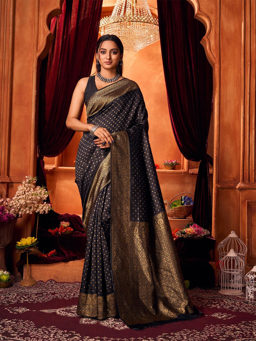 

AADVIKA Woven Design Zari Art Silk Kanjeevaram Saree, Black