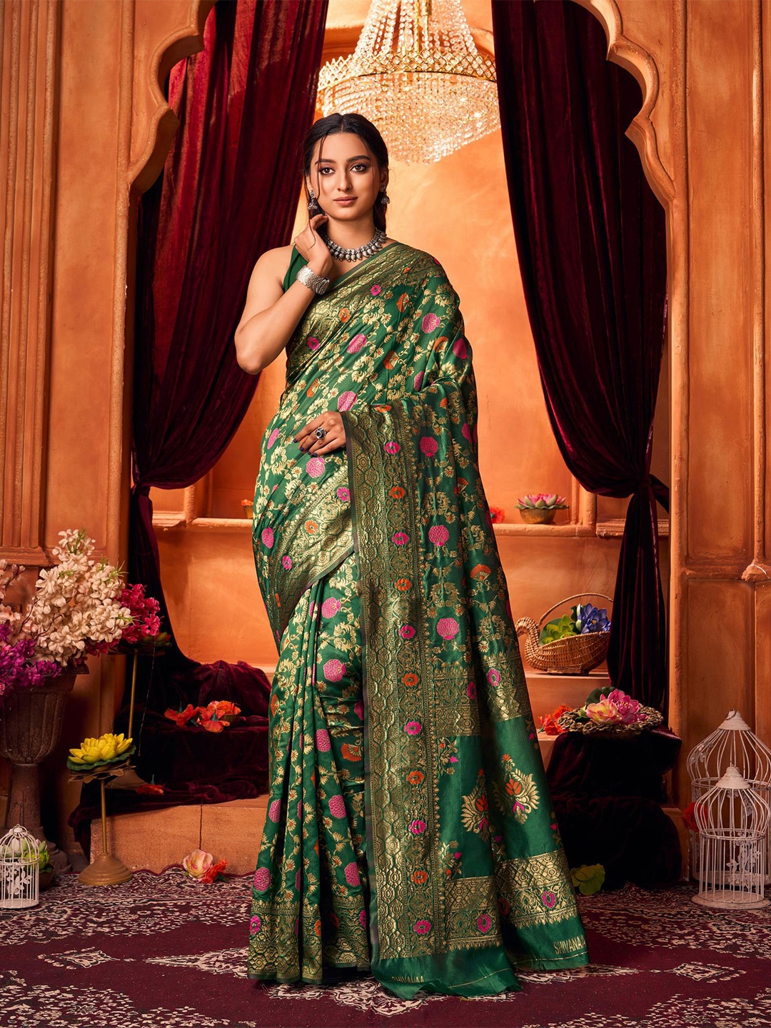 

AADVIKA Ethnic Motifs Zari Art Silk Kanjeevaram Saree, Green