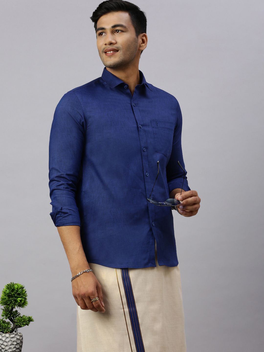 

Ramraj Cotton Shirt & Matching Border Tissue Dhoti Set, Blue
