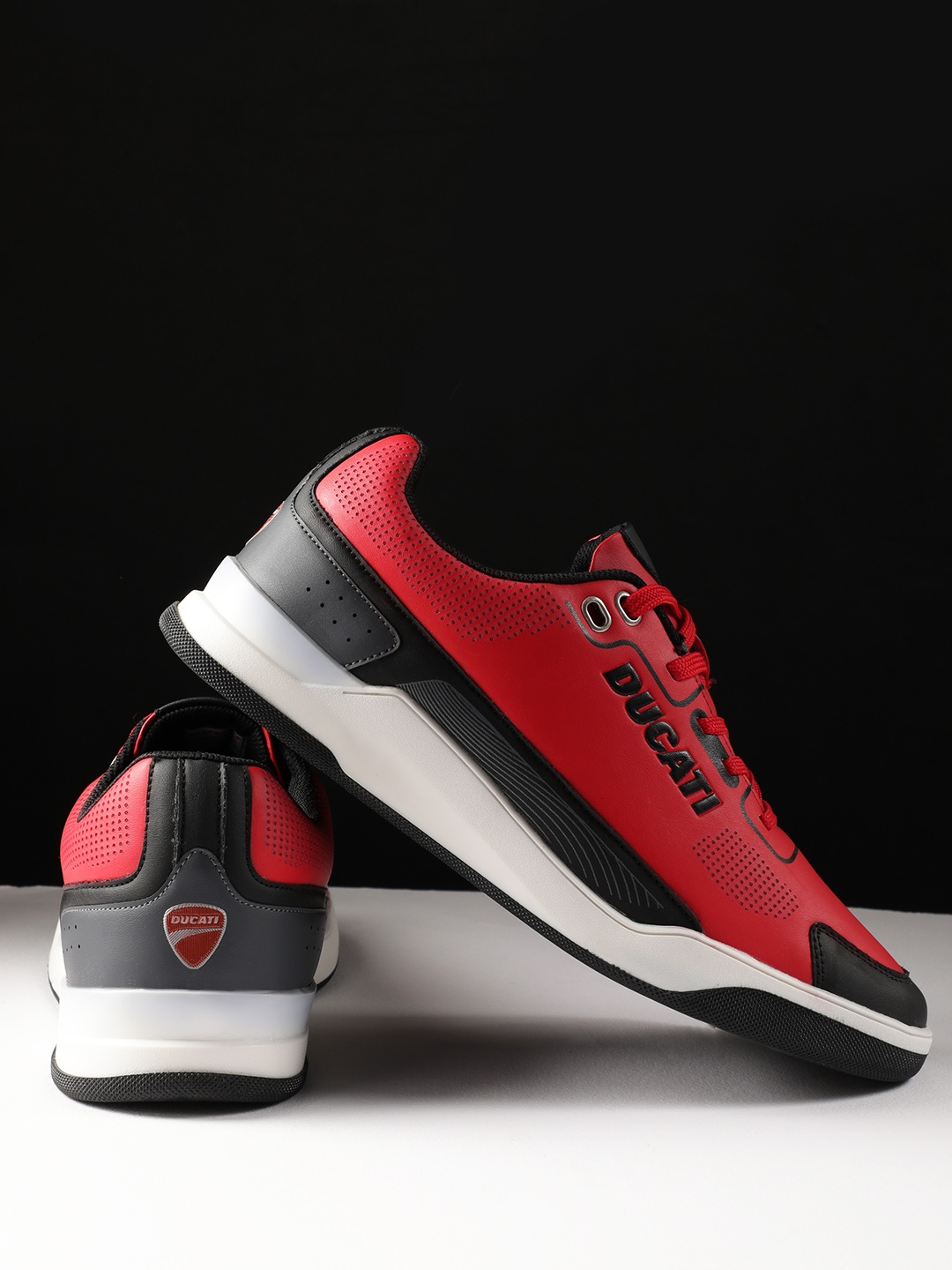 

Ducati Men Colourblocked Sneakers, Red