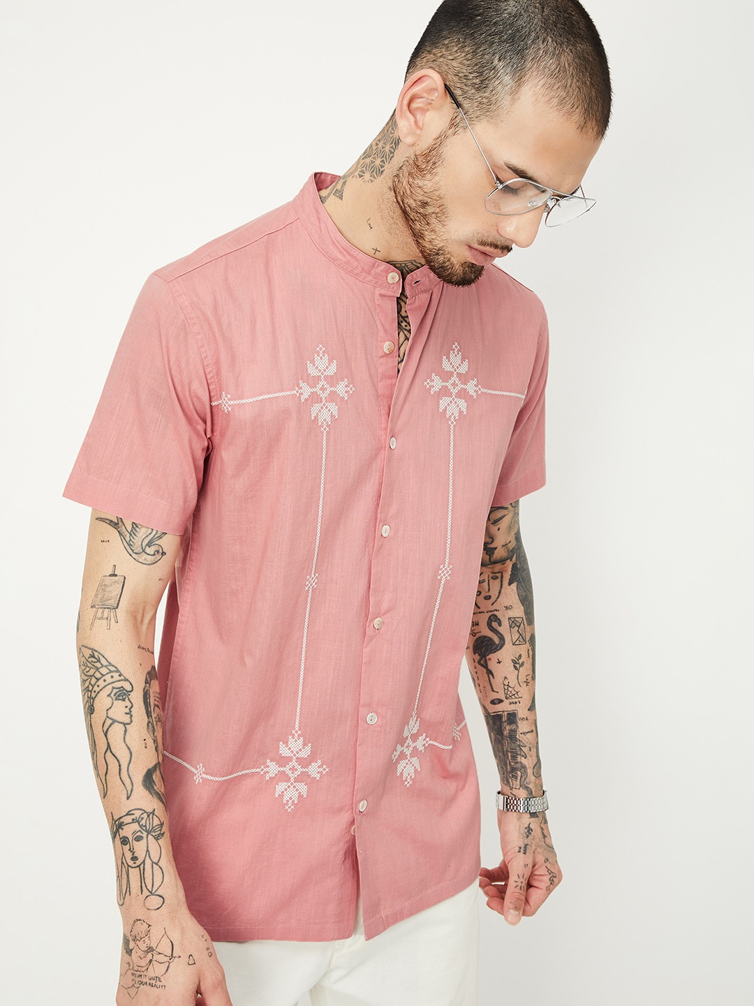

max Men Embroidered Flared Sleeves Thread Work Kurta, Pink