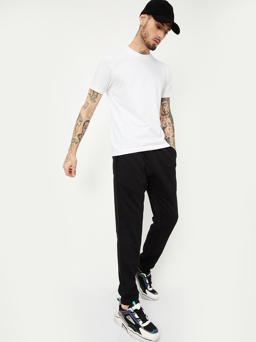 

max Men Mid Rise Joggers, Black
