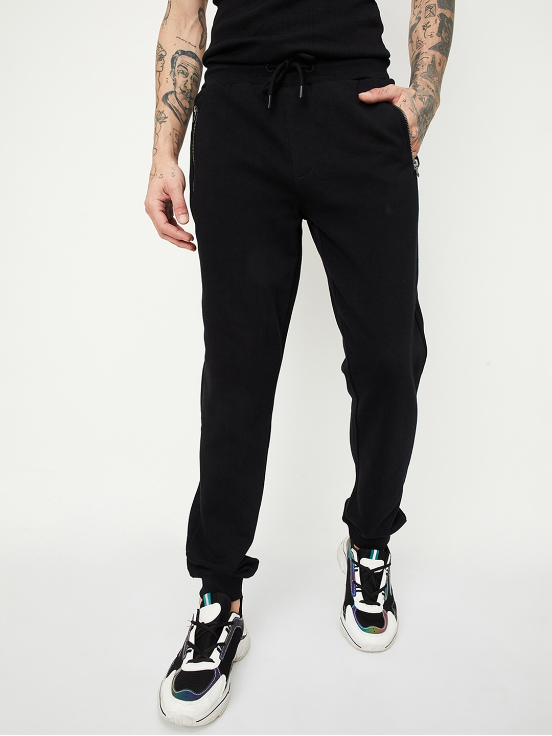 

max Men Mid Rise Joggers, Black