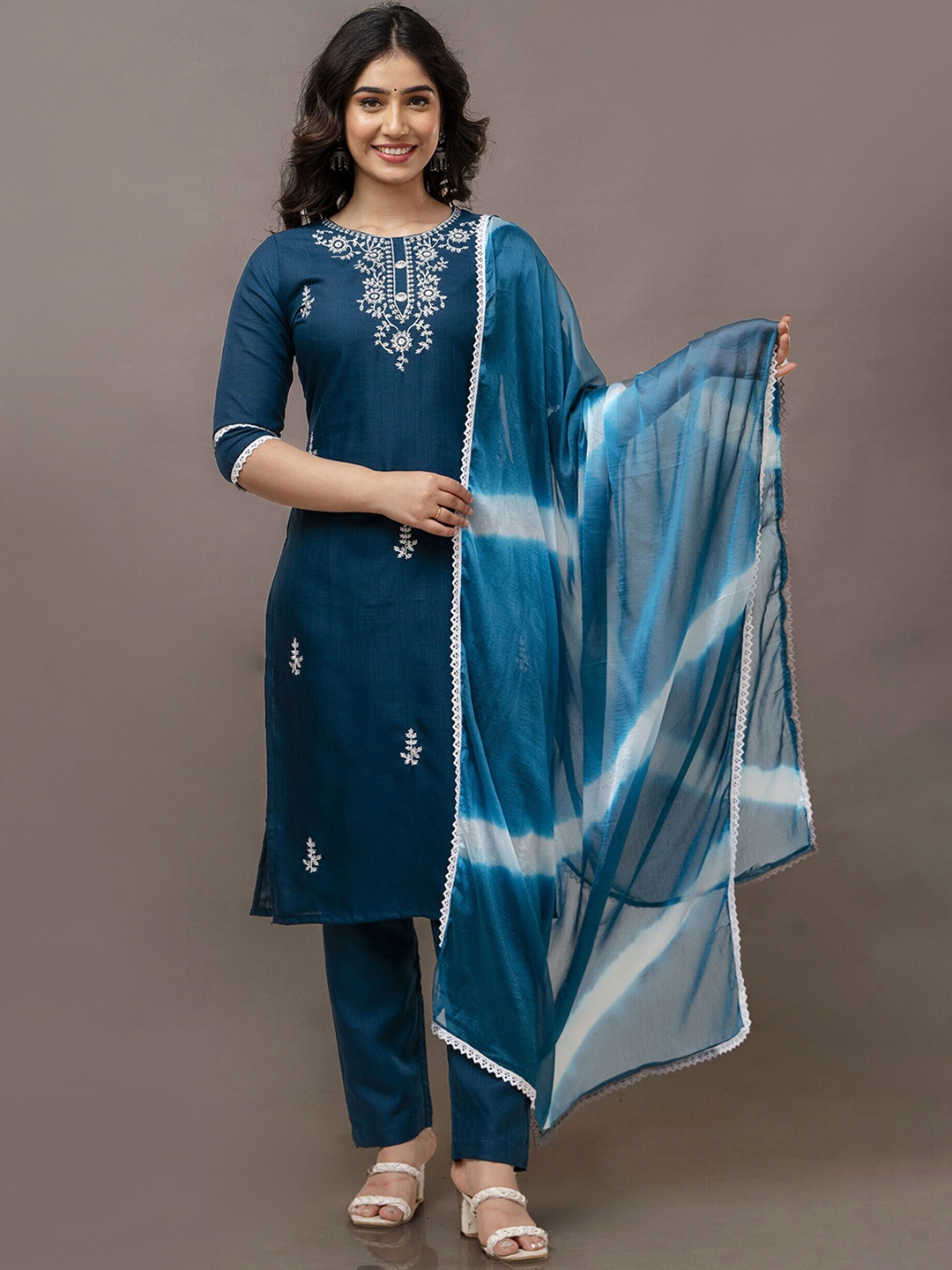 

KRISKA Ethnic Motifs Round Neck Three-Quarter Sleeves Kurta Set, Blue