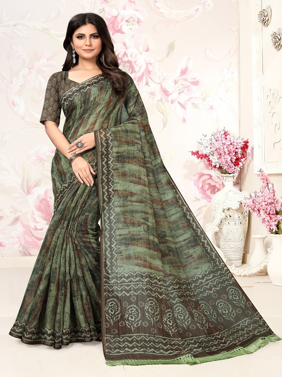 

ARYZE Printed Saree, Green