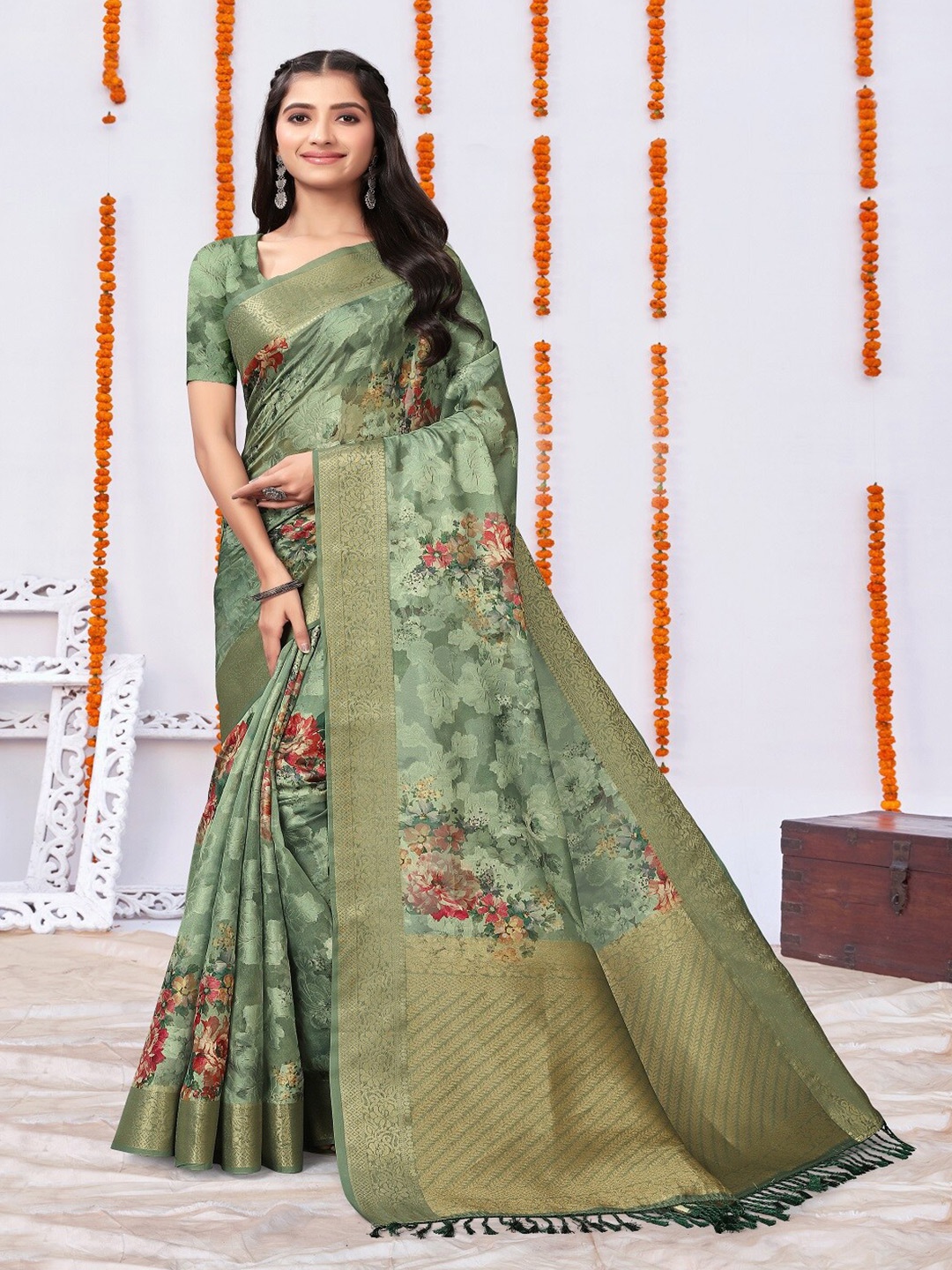 

ARYZE Floral Zari Saree, Green