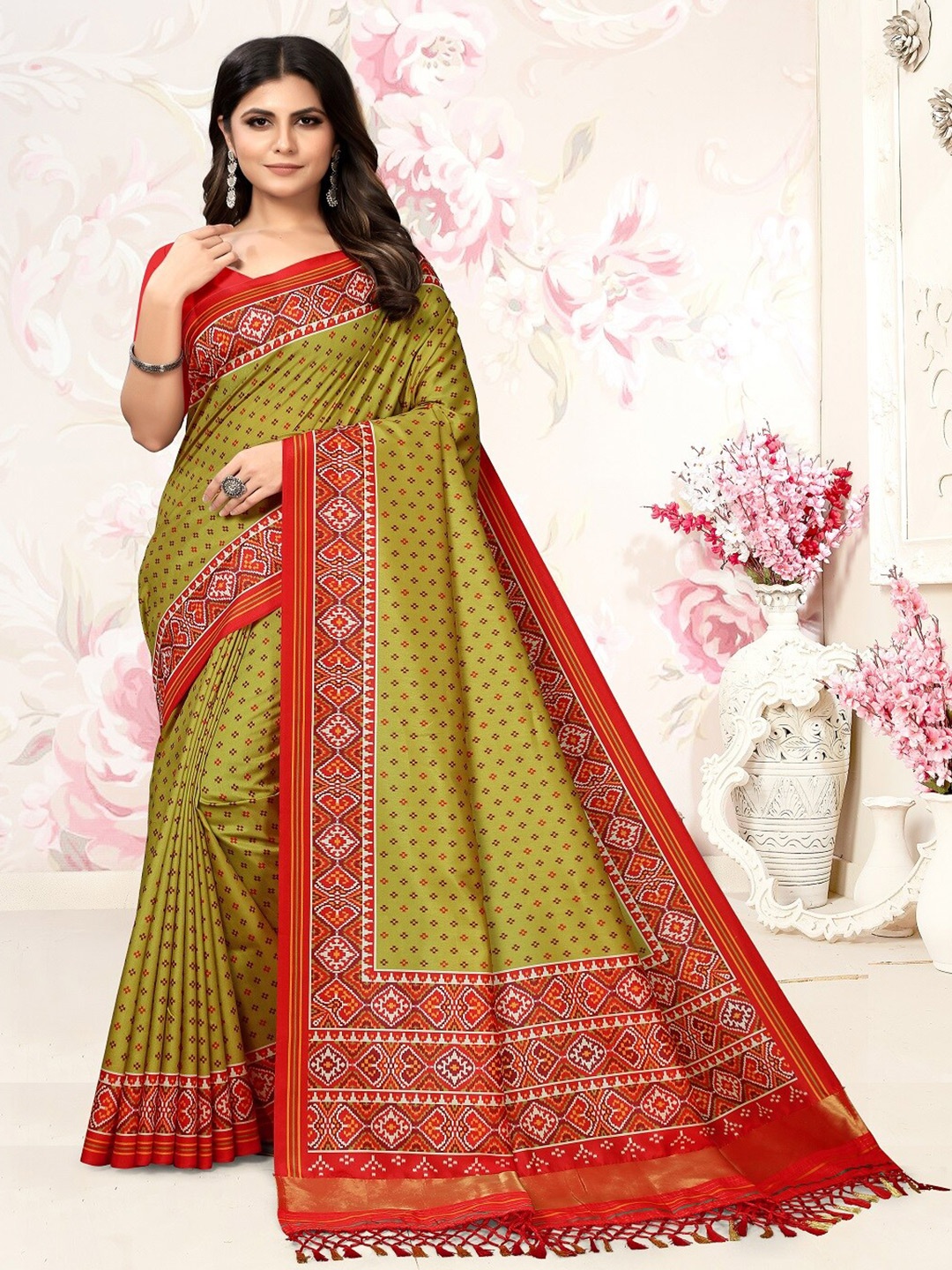 

ARYZE Ethnic Motifs Zari Saree, Olive
