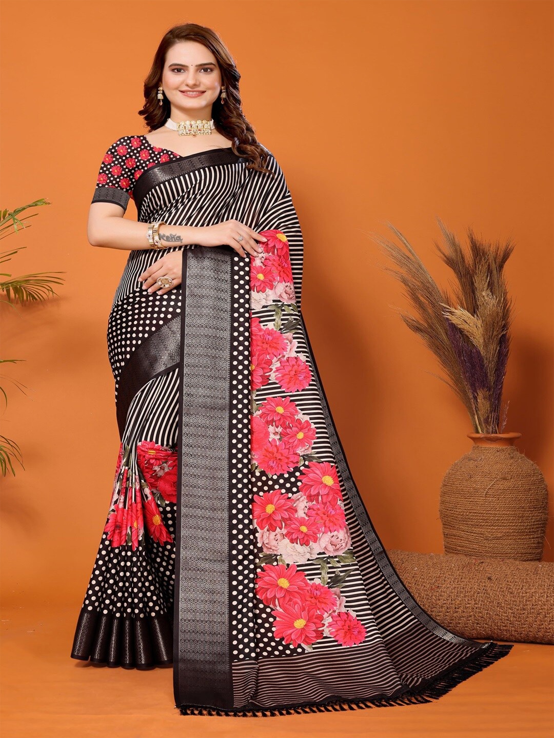 

ARYZE Floral Zari Silk Blend Saree, Black