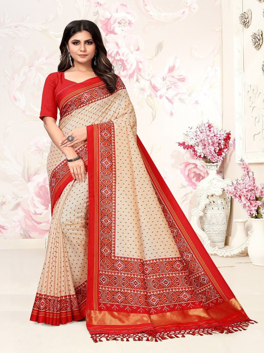 

ARYZE Ethnic Motifs Zari Silk Blend Saree, Cream