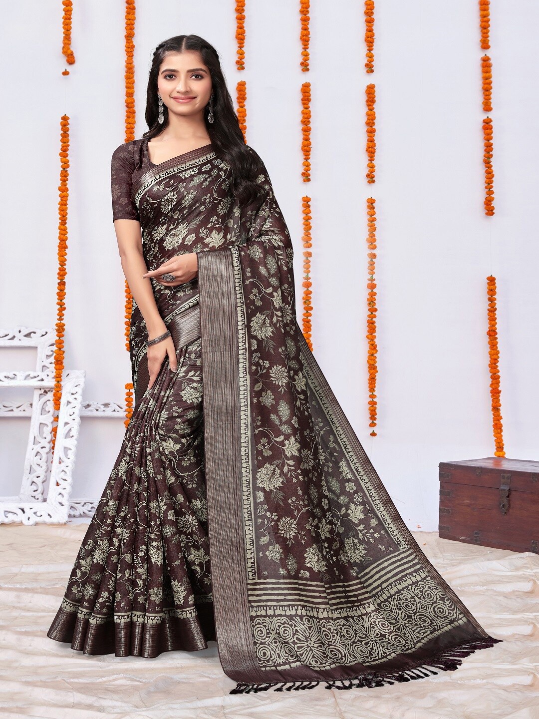 

ARYZE Floral Silk Blend Saree, Purple