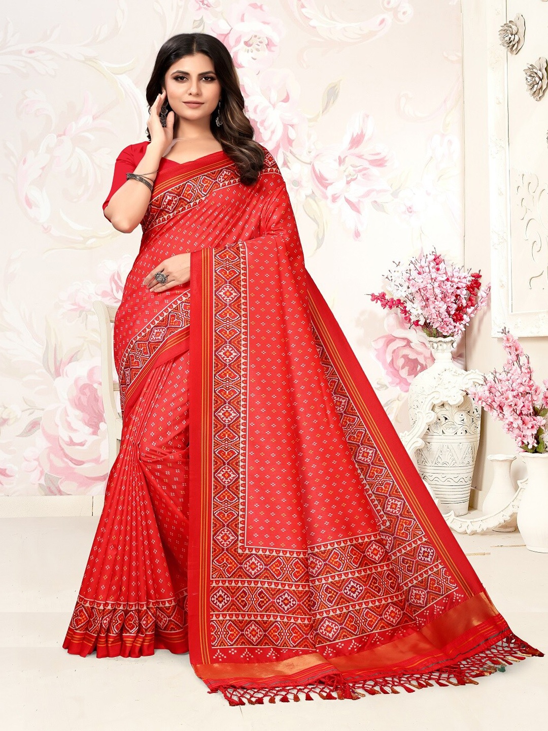 

ARYZE Ethnic Motifs Zari Silk Blend Saree, Red