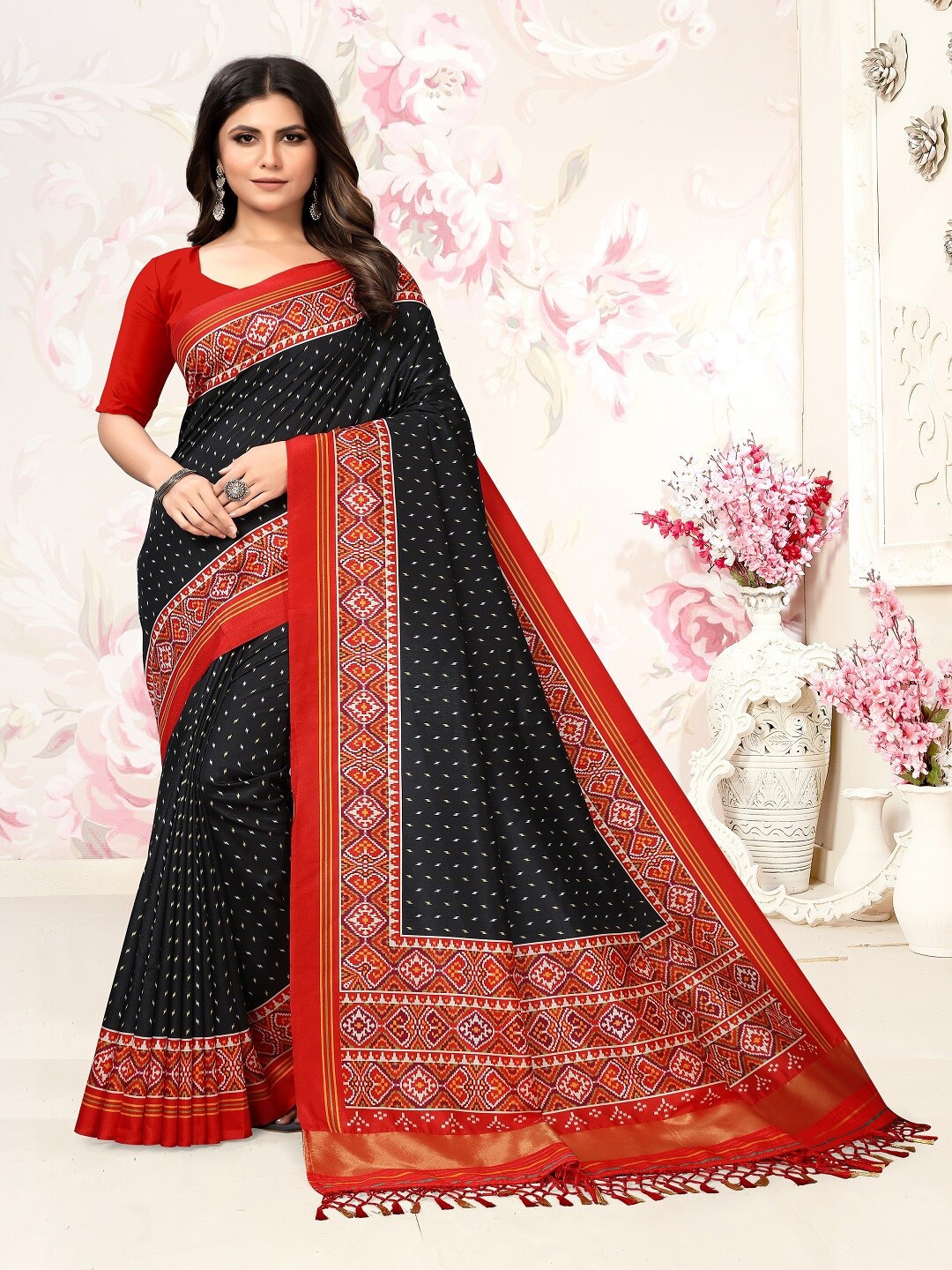 

ARYZE Ethnic Motifs Zari Silk Blend Saree, Black