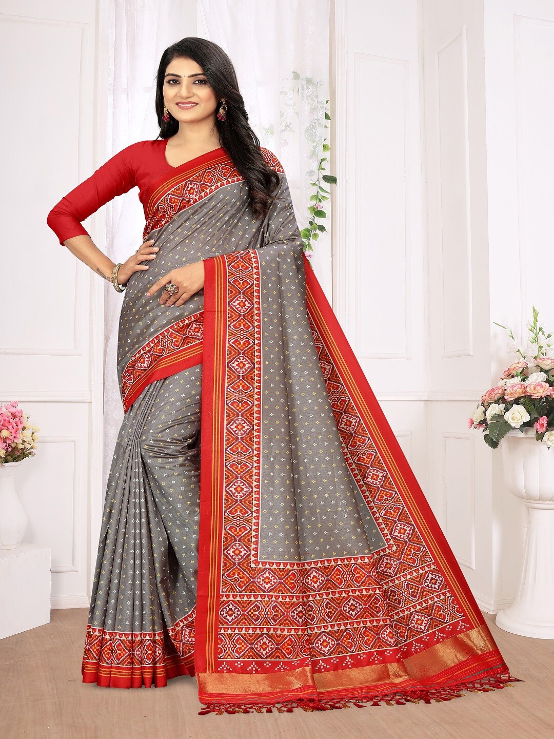 

ARYZE Ethnic Motifs Zari Silk Blend Saree, Grey