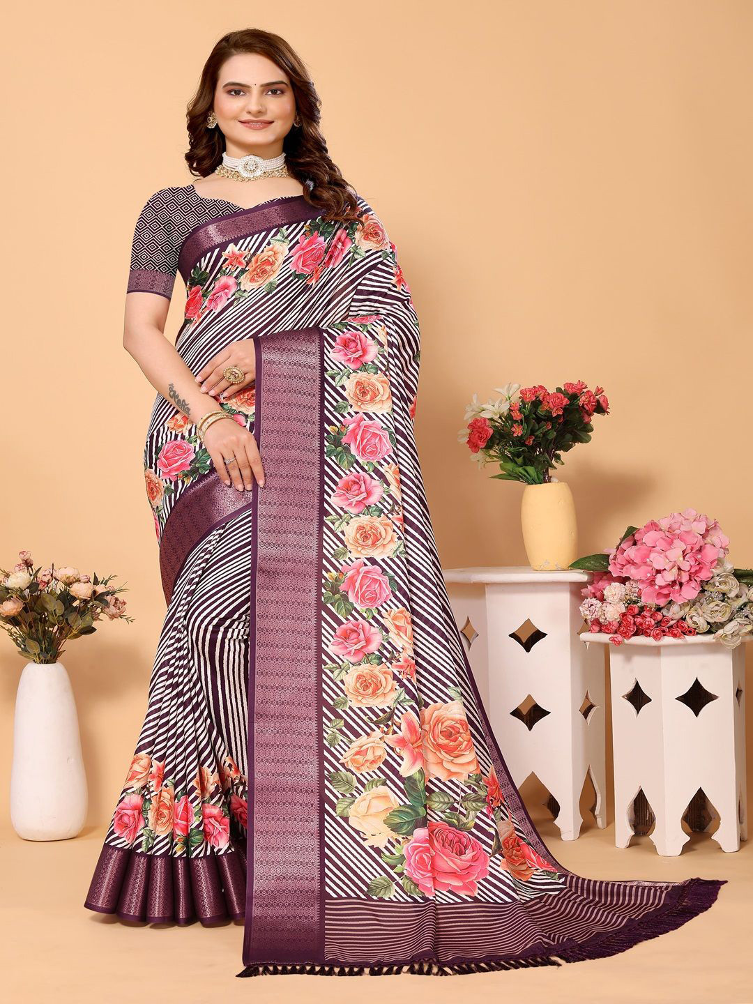 

ARYZE Floral Zari Saree, Burgundy