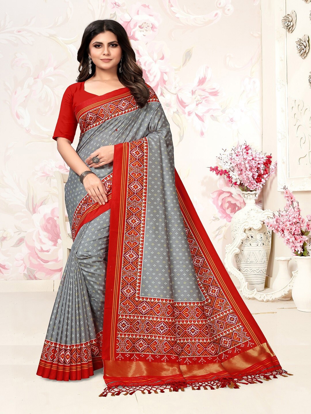 

ARYZE Ethnic Motifs Zari Silk Blend Saree, Grey