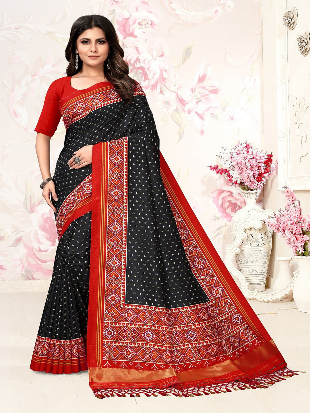 

ARYZE Ethnic Motifs Zari Saree, Green