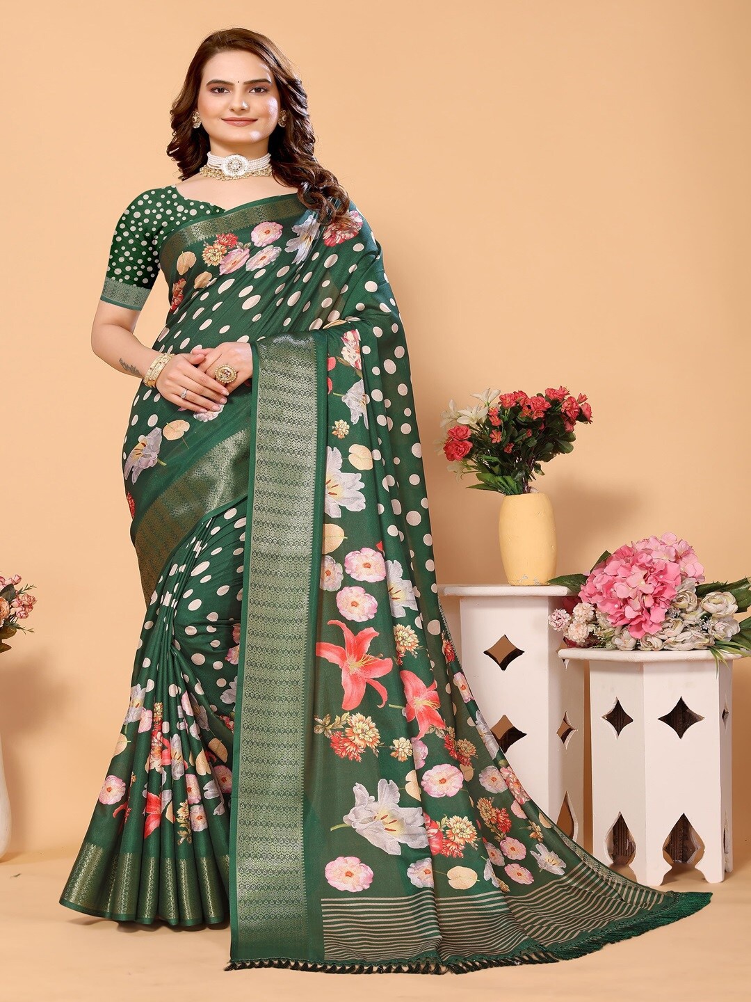 

ARYZE Floral Zari Silk Blend Saree, Green