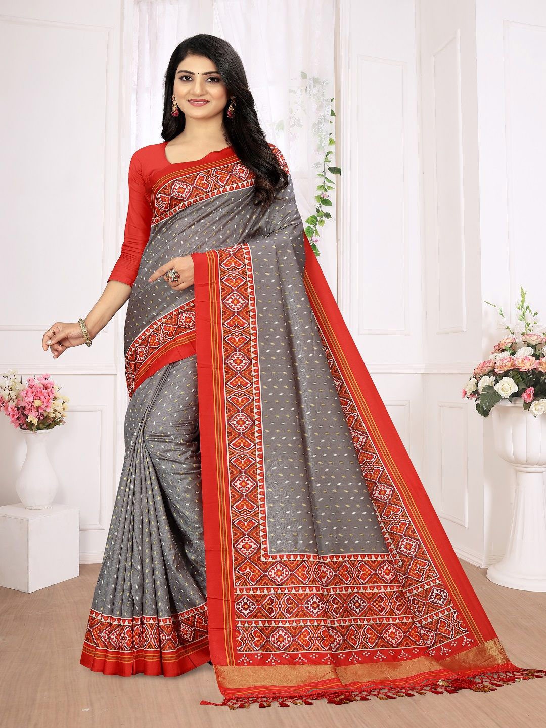 

ARYZE Ethnic Motifs Zari Silk Blend Saree, Grey
