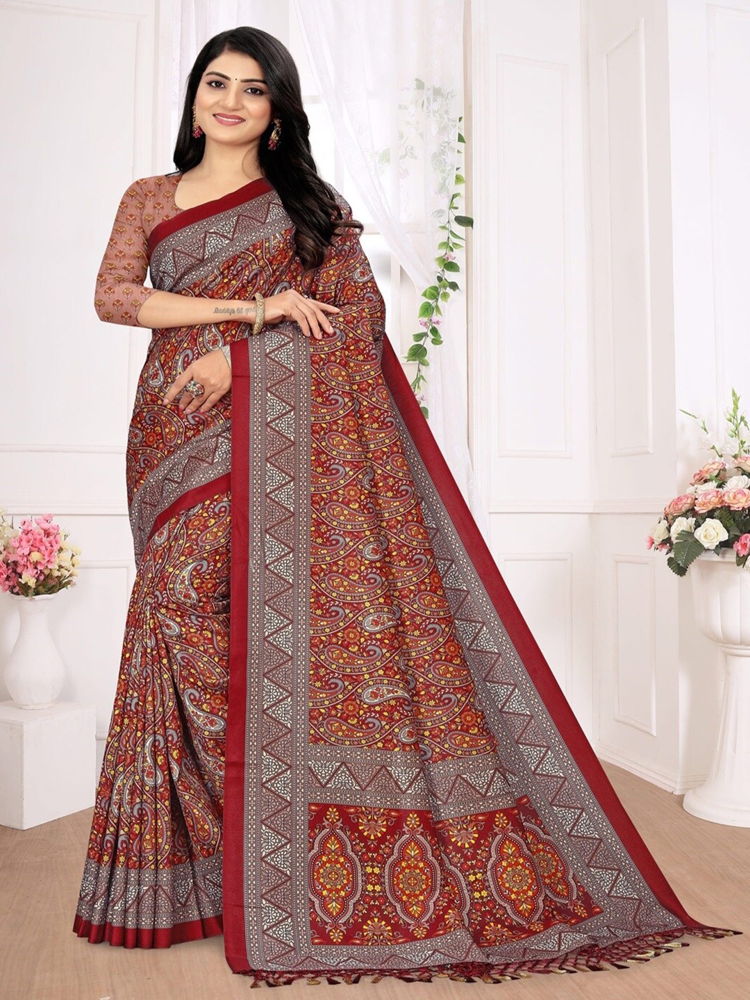 

ARYZE Ethnic Motifs Art Silk Saree, Maroon
