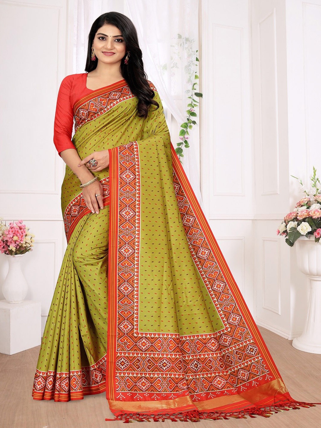 

ARYZE Ethnic Motifs Zari Silk Blend Saree, Olive