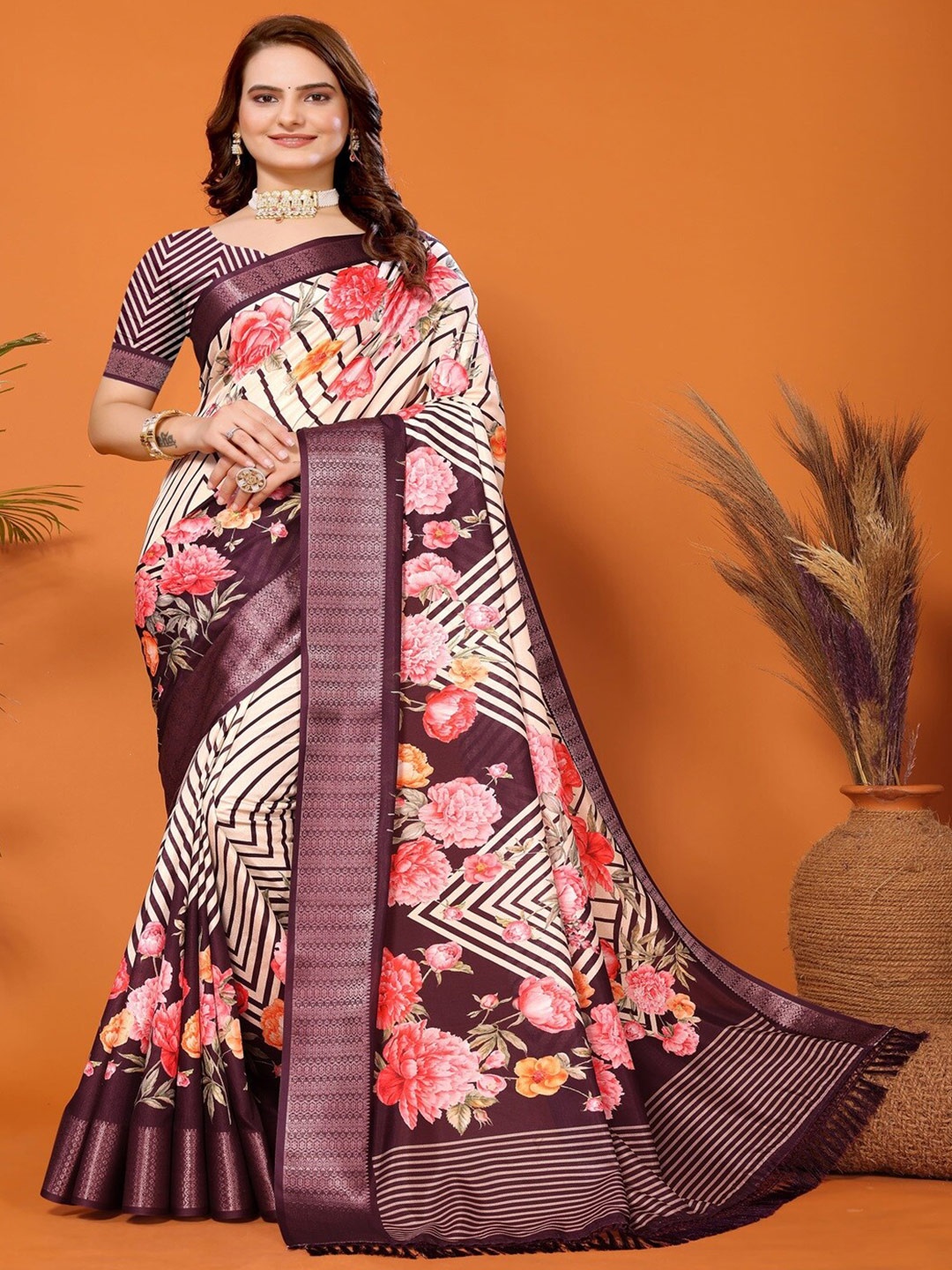 

ARYZE Floral Zari Silk Blend Saree, Burgundy