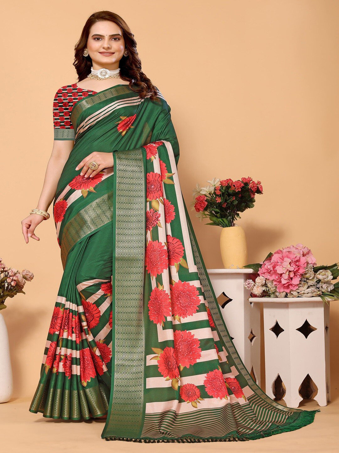

ARYZE Floral Silk Blend Saree, Green