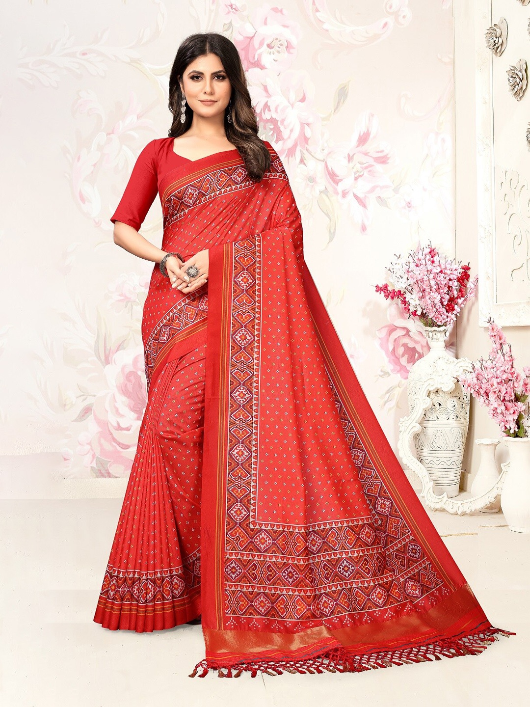 

ARYZE Ethnic Motifs Zari Silk Blend Saree, Red