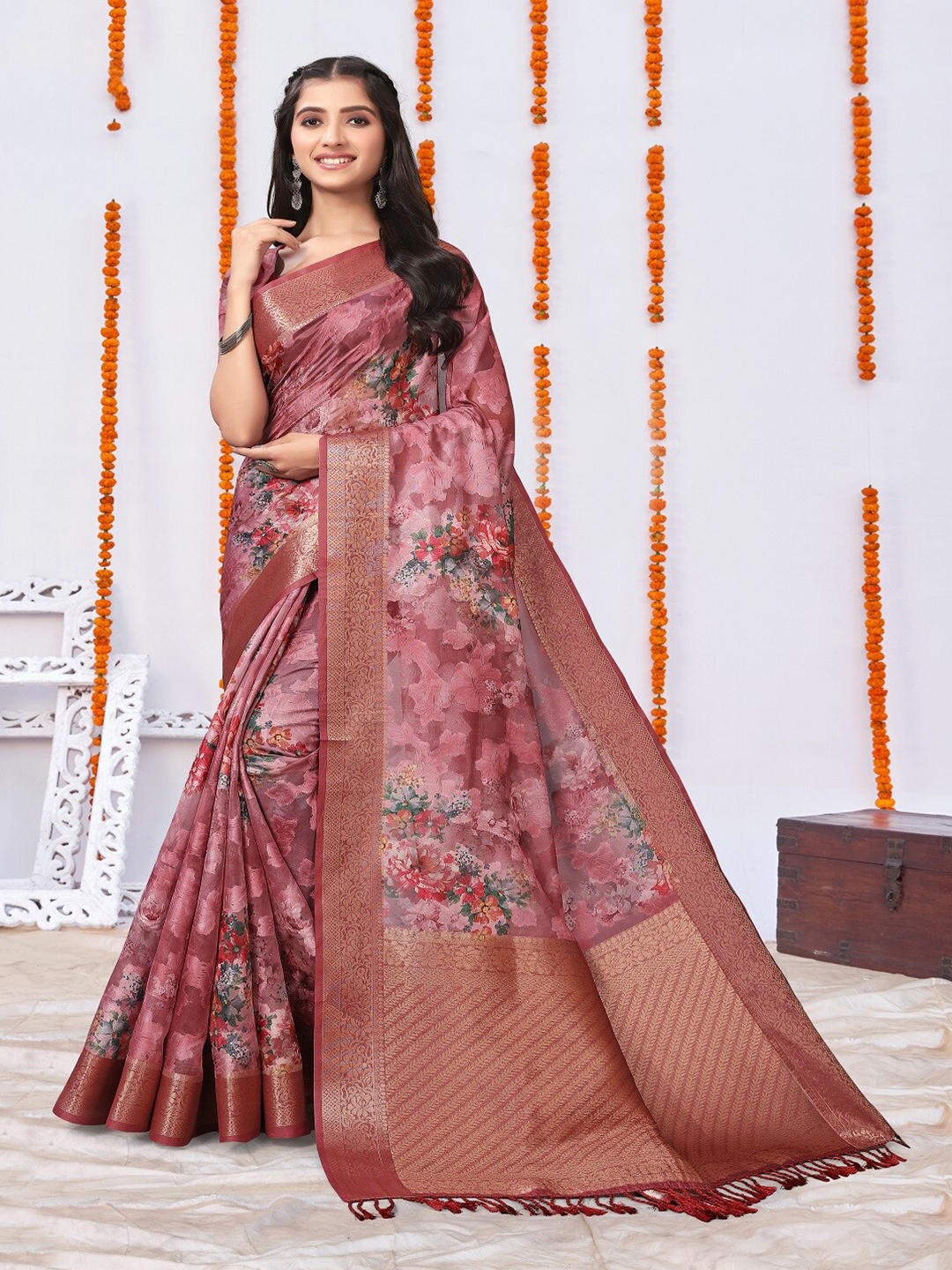 

ARYZE Woven Design Floral Zari Silk Blend Saree, Mauve