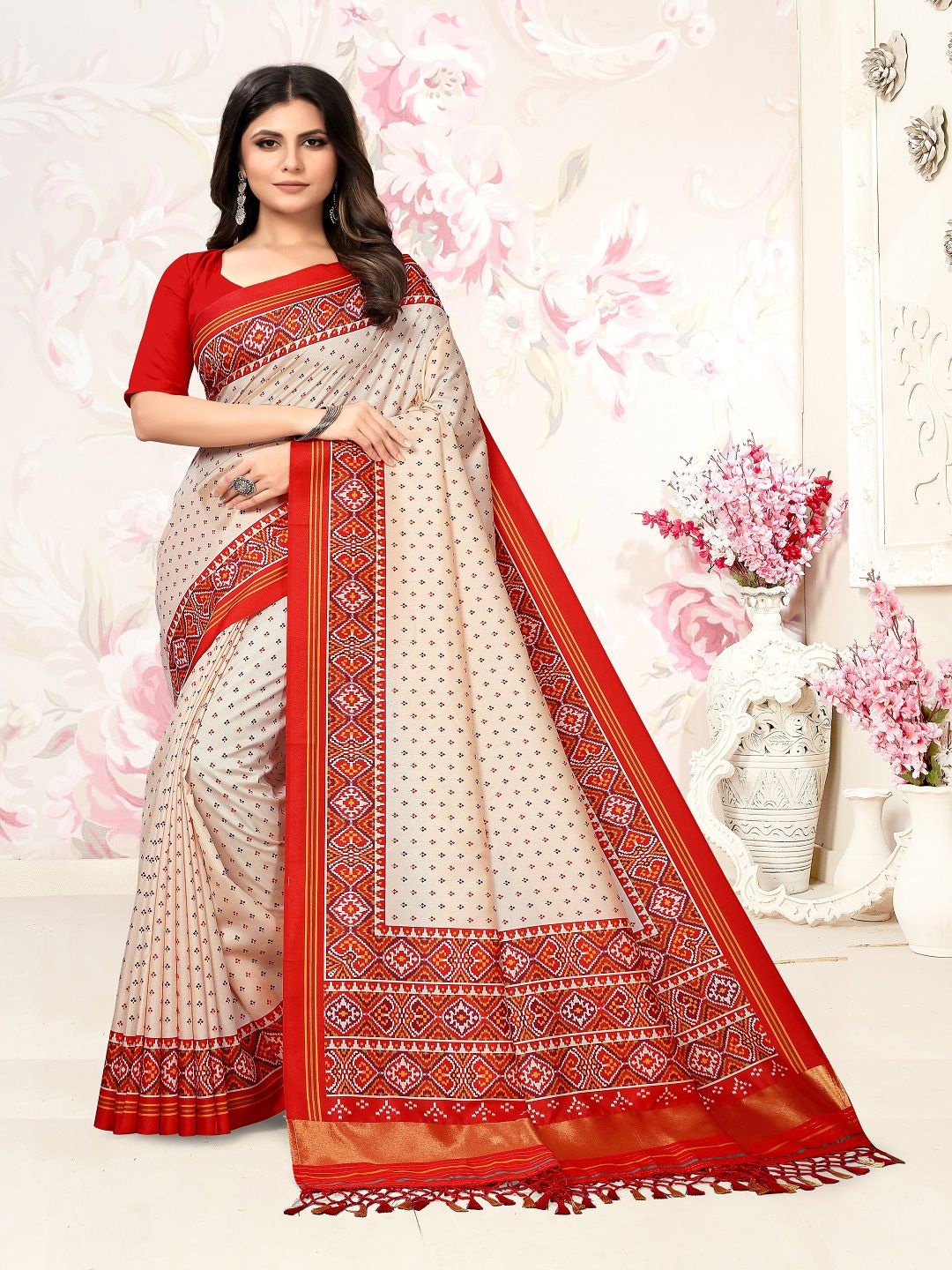 

ARYZE Ethnic Motifs Zari Silk Blend Saree, Cream