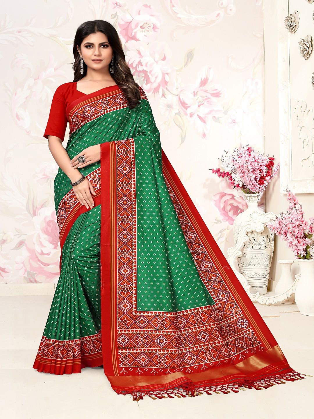 

ARYZE Ethnic Motifs Zari Silk Blend Saree, Green