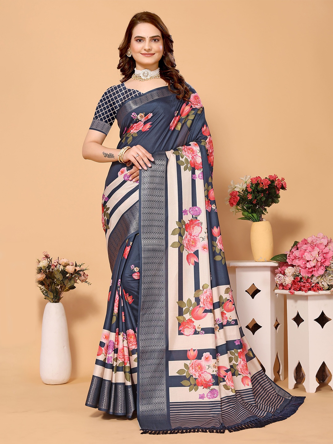 

ARYZE Floral Zari Silk Blend Saree, Blue