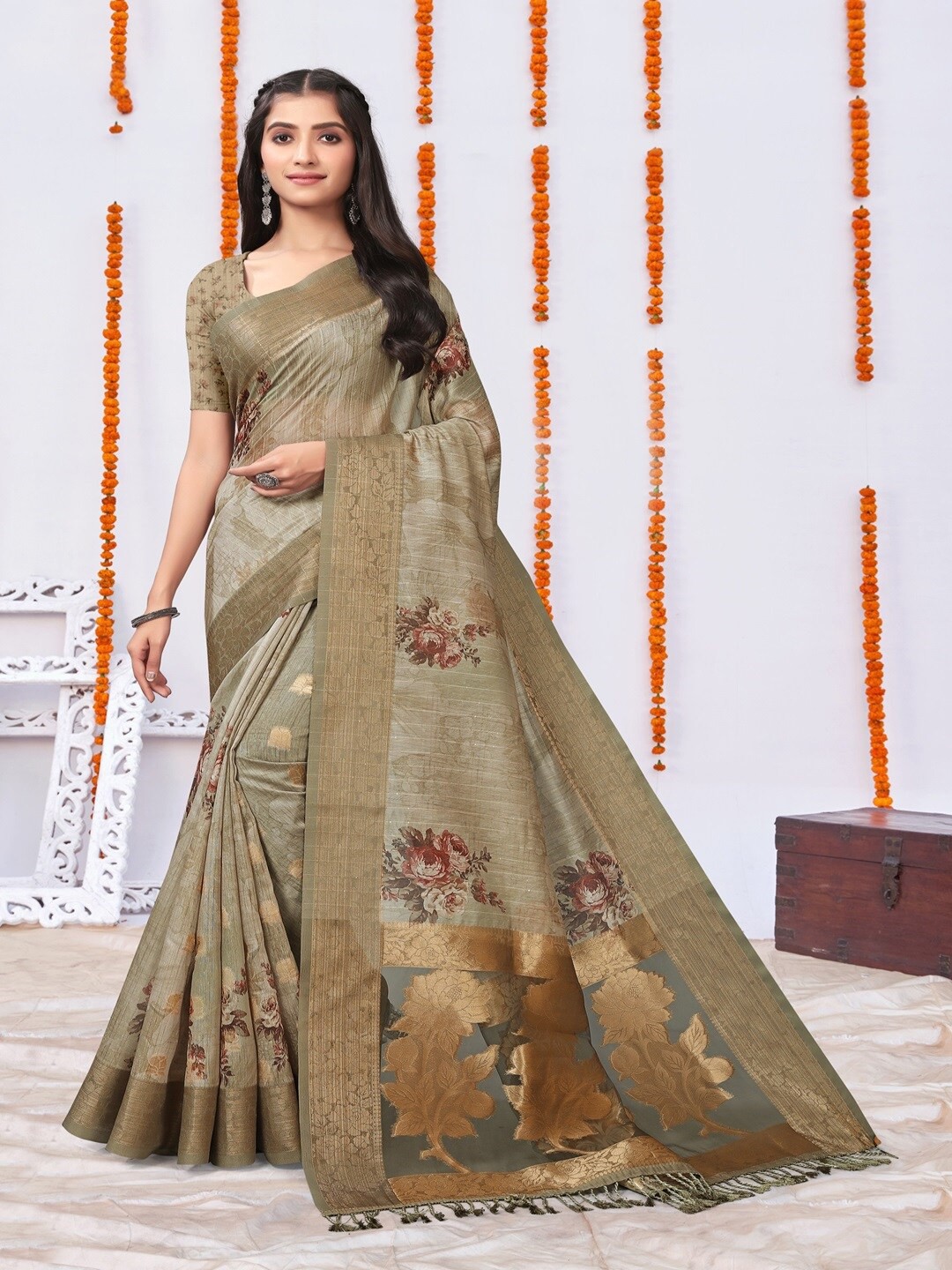 

ARYZE Floral Zari Silk Blend Saree, Beige
