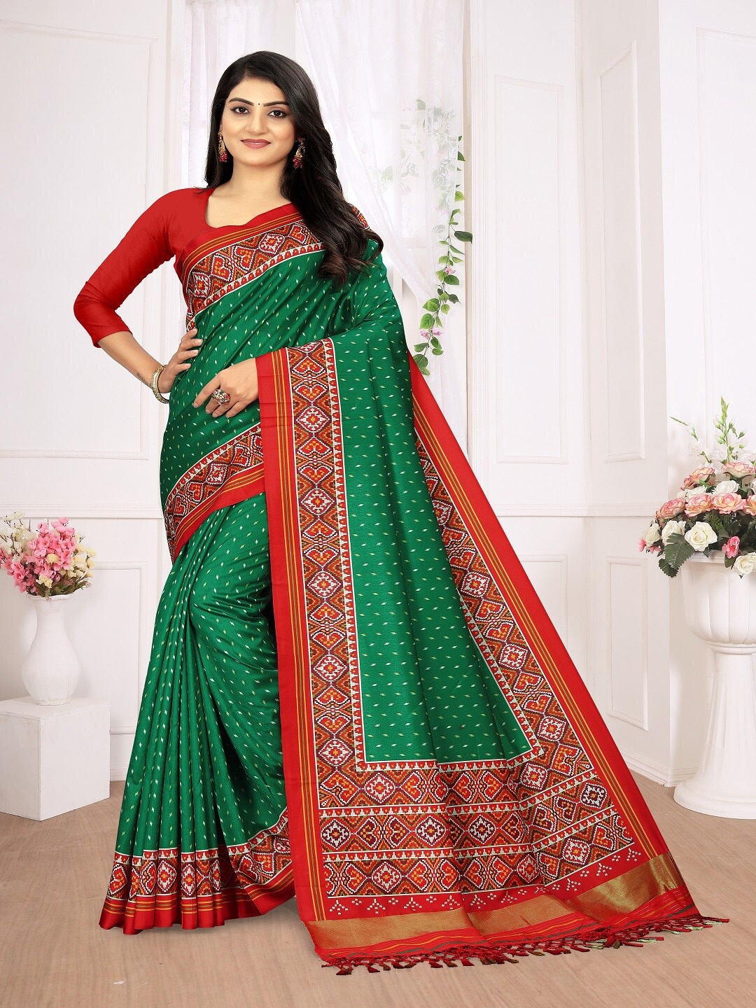 

ARYZE Ethnic Motifs Zari Silk Blend Saree, Green