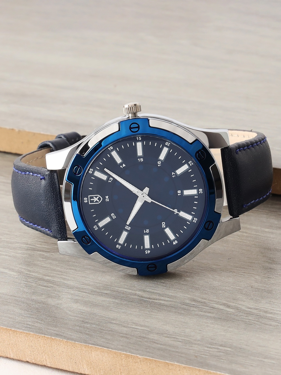 

The Roadster Lifestyle Co Men Analogue Watch RDM001C, Blue