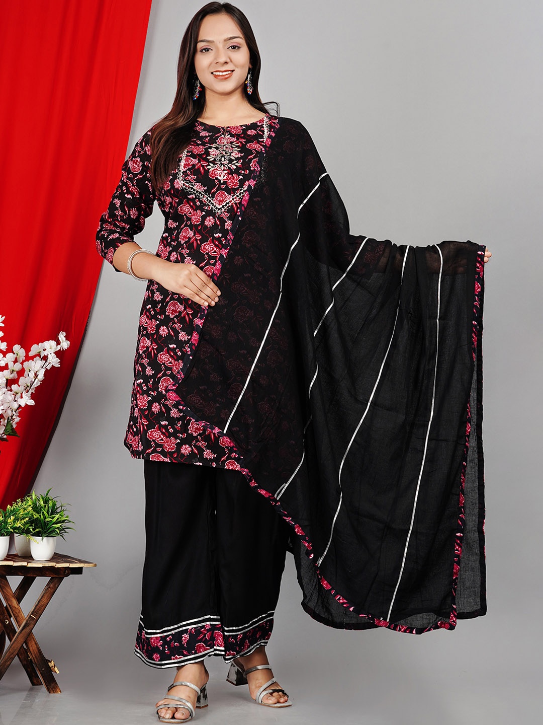 

ORUVAN Floral Printed Regular Thread Work Straight Kurta With Palazzos & Dupatta, Black