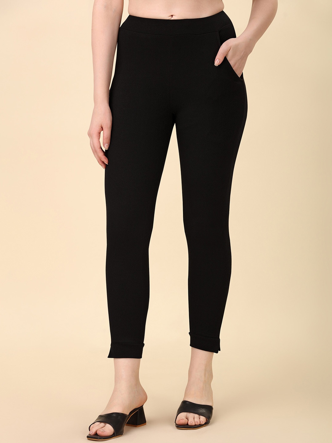 

KALINI Women Mid Rise Cropped Relaxed Trousers, Black