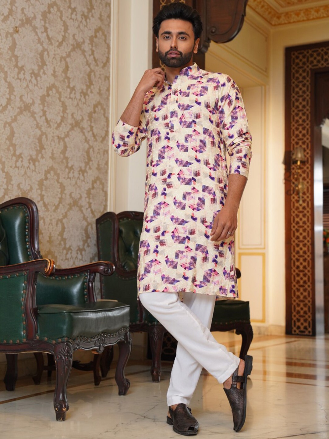 

Aanys Culture Geometric Printed Sequinned Mandarin Collar Straight Kurta, Purple