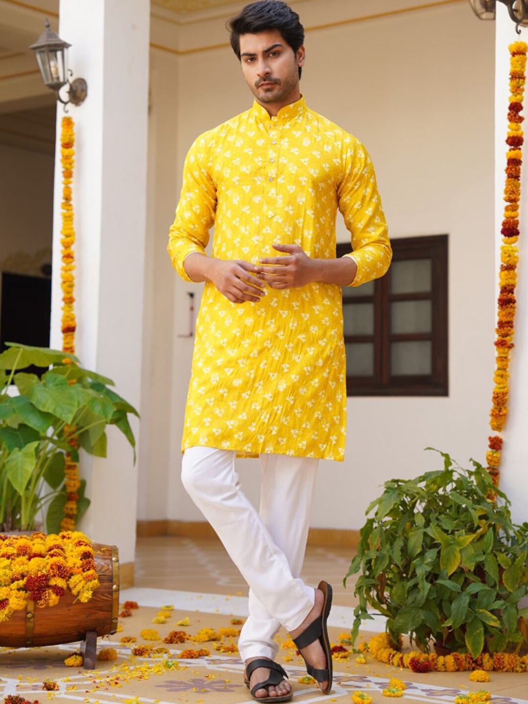 

Aanys Culture Floral Printed Mandarin Collar Long Sleeves Thread Work Kurta, Yellow