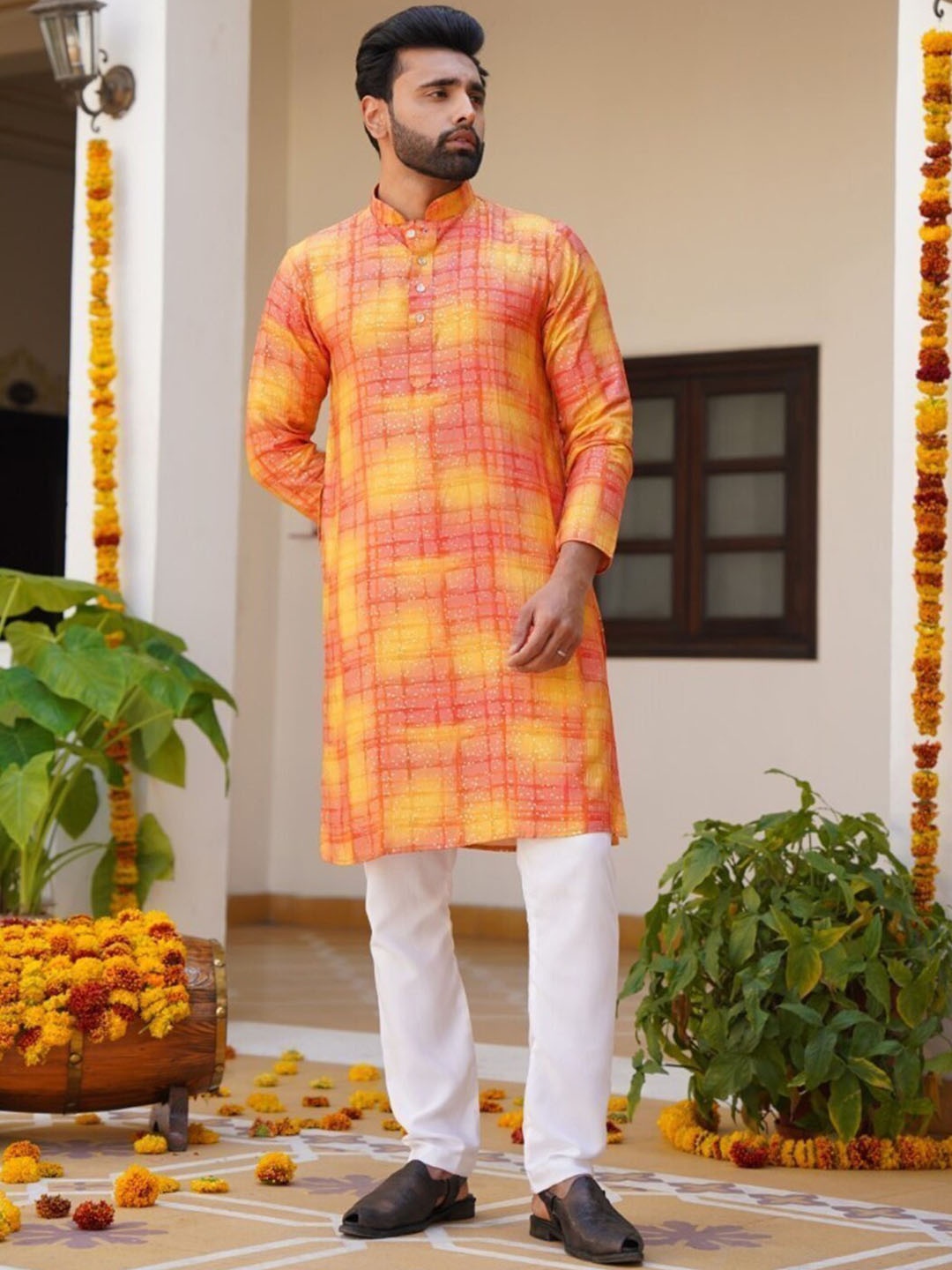 

Aanys Culture Geometric Printed Seqiunned Mandarin Collar Straight Kurta, Red