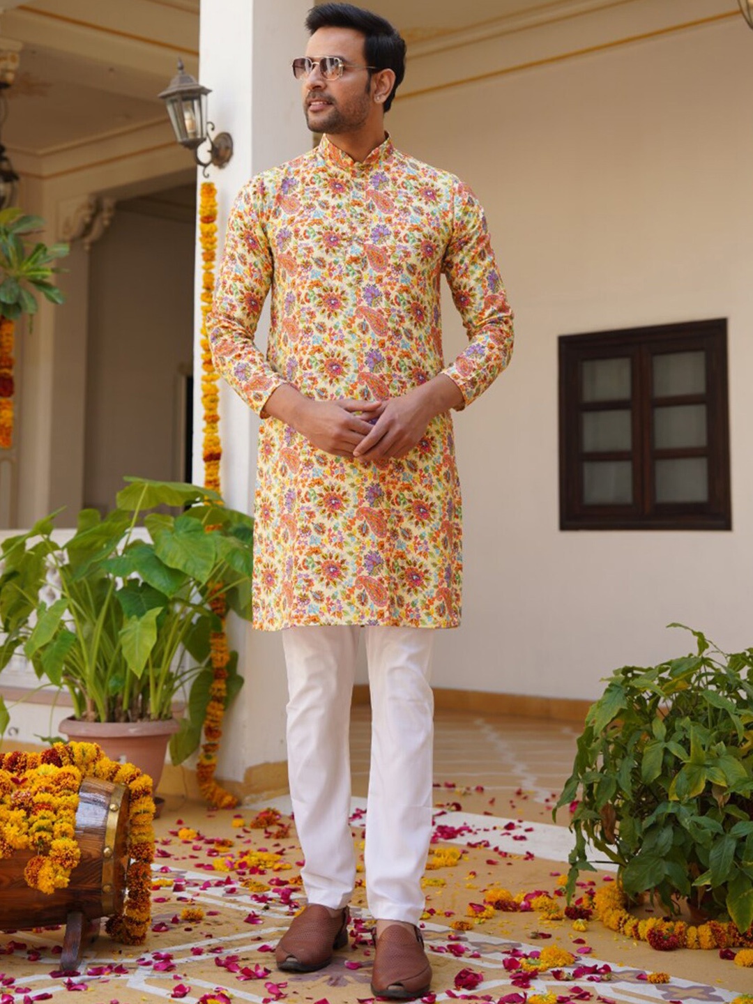 

Aanys Culture Floral Printed Mandarin Collar Straight Kurta, Yellow