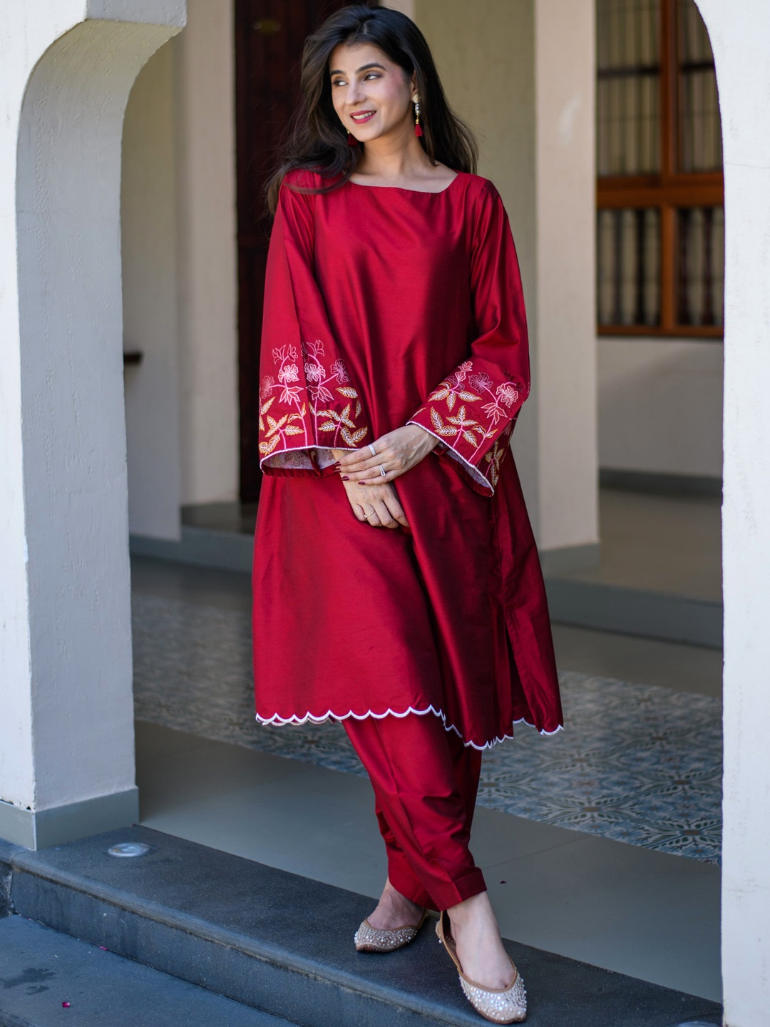 

Label Shaurya Sanadhya Embroidered Regular Thread Work Kurta with Salwar, Red