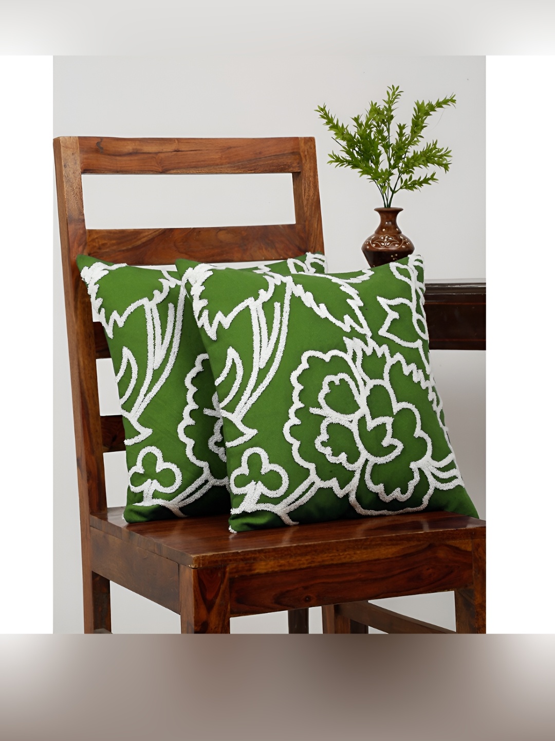 

Aura Green & White 2 Pieces Floral Printed Square Cushion Covers