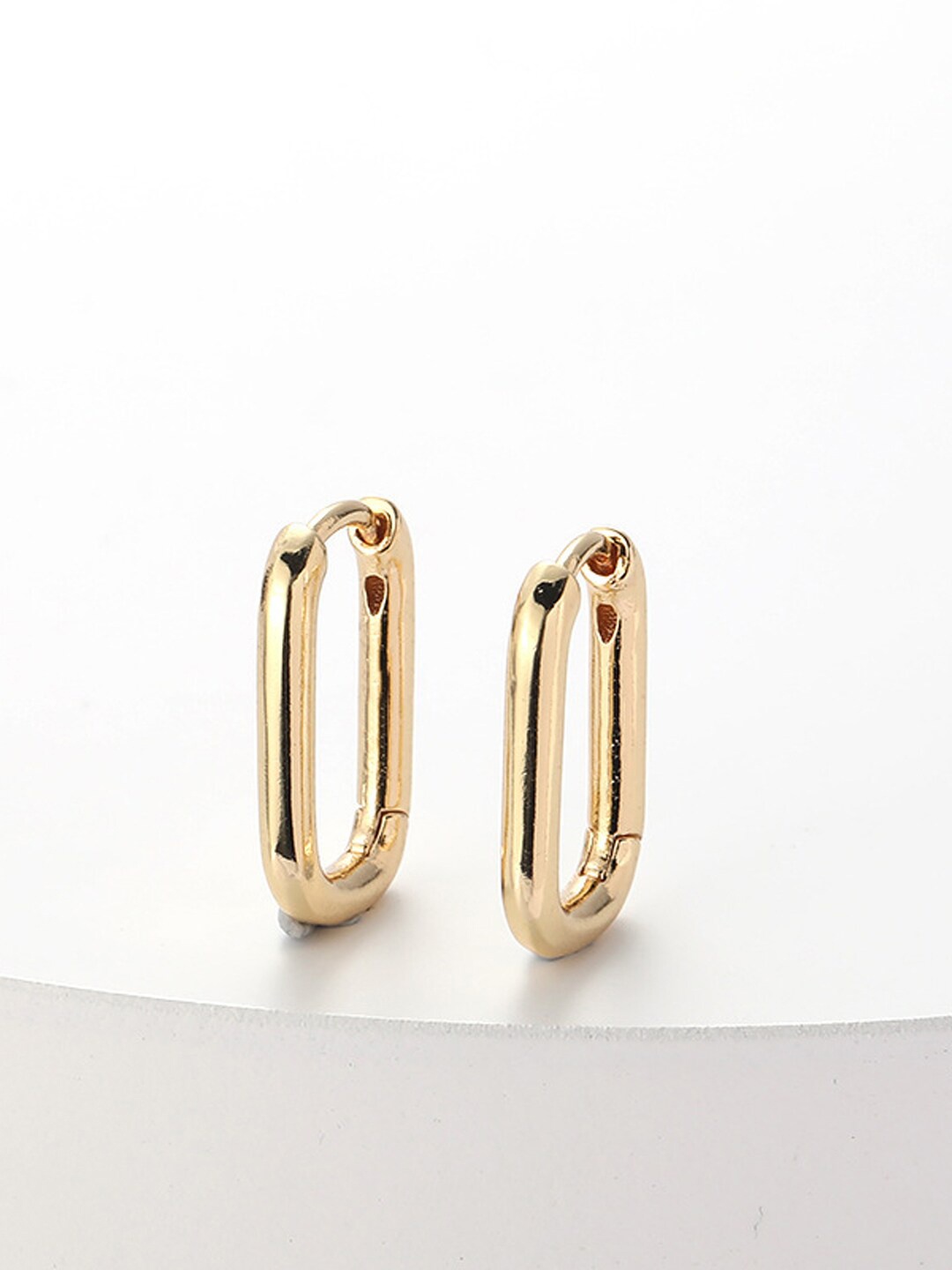 

VAGHBHATT Gold-Plated Oval Hoop Earrings