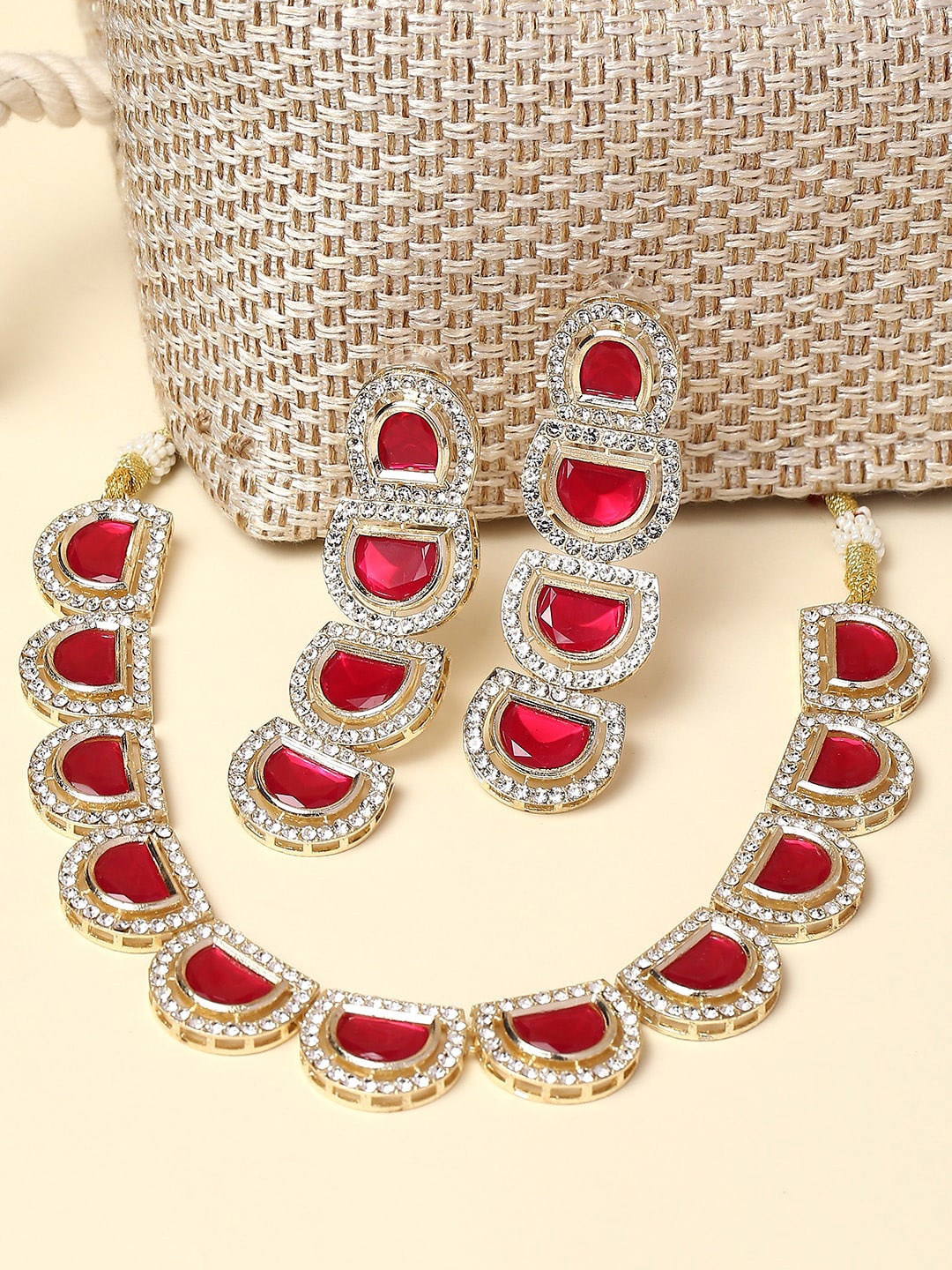 

OOMPH Women Kundan Studded Necklace set, Pink