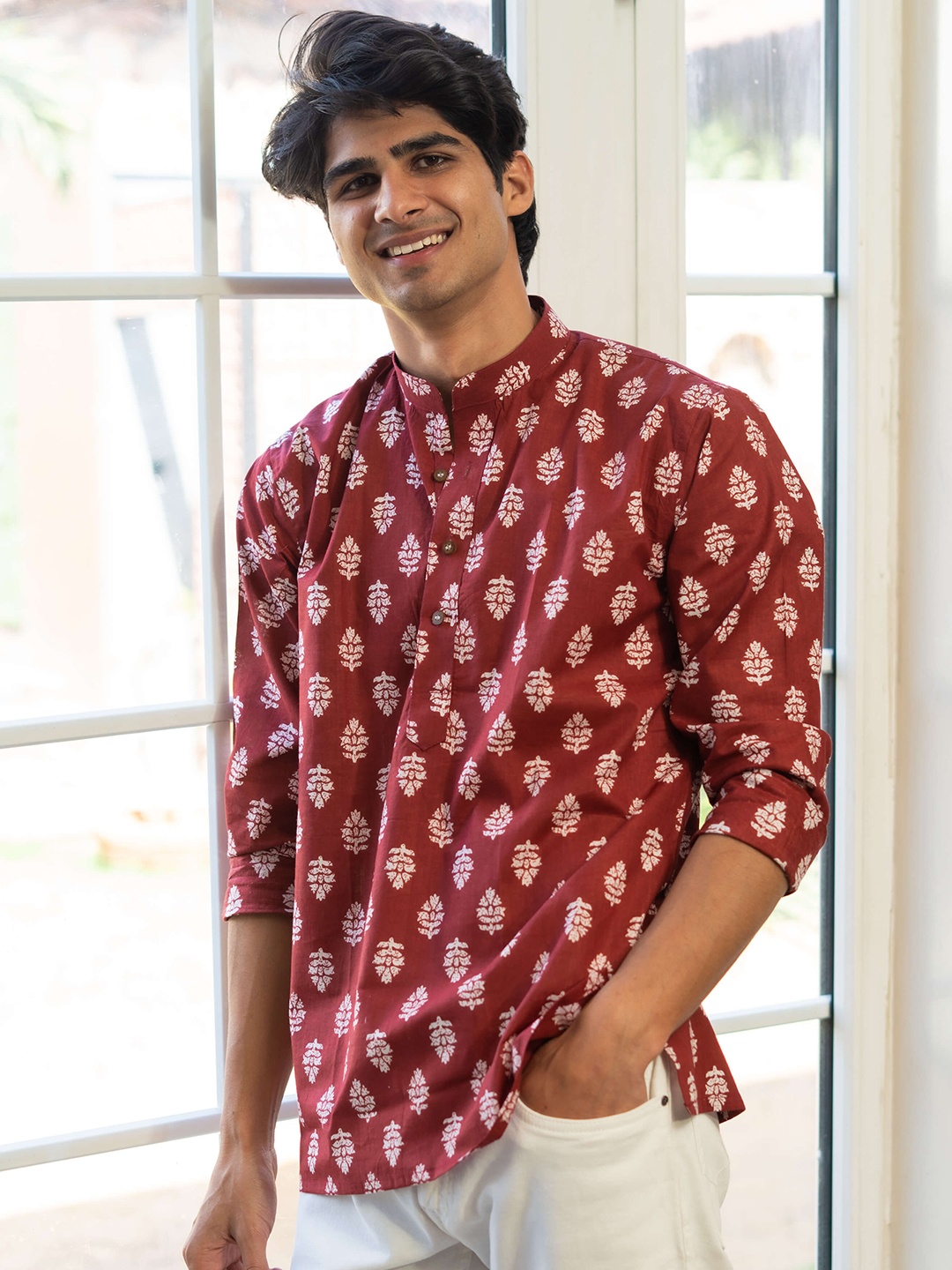 

Shasak Floral Printed Mandarin Collar Long Sleeves Cotton Straight Short Kurta, Red