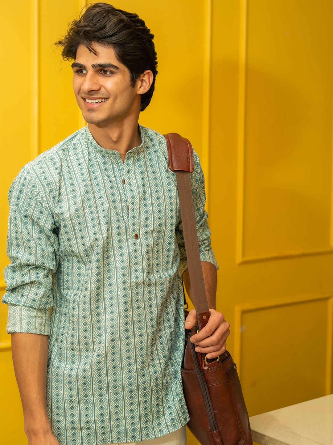 

Shasak Geometric Printed Mandarin Collar Cotton Straight Kurta, Blue