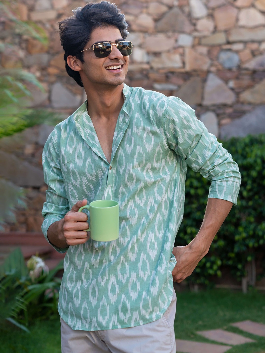 

Shasak Ikat Printed Mandarin Collar Long Sleeves Cotton Straight Short Kurta, Green