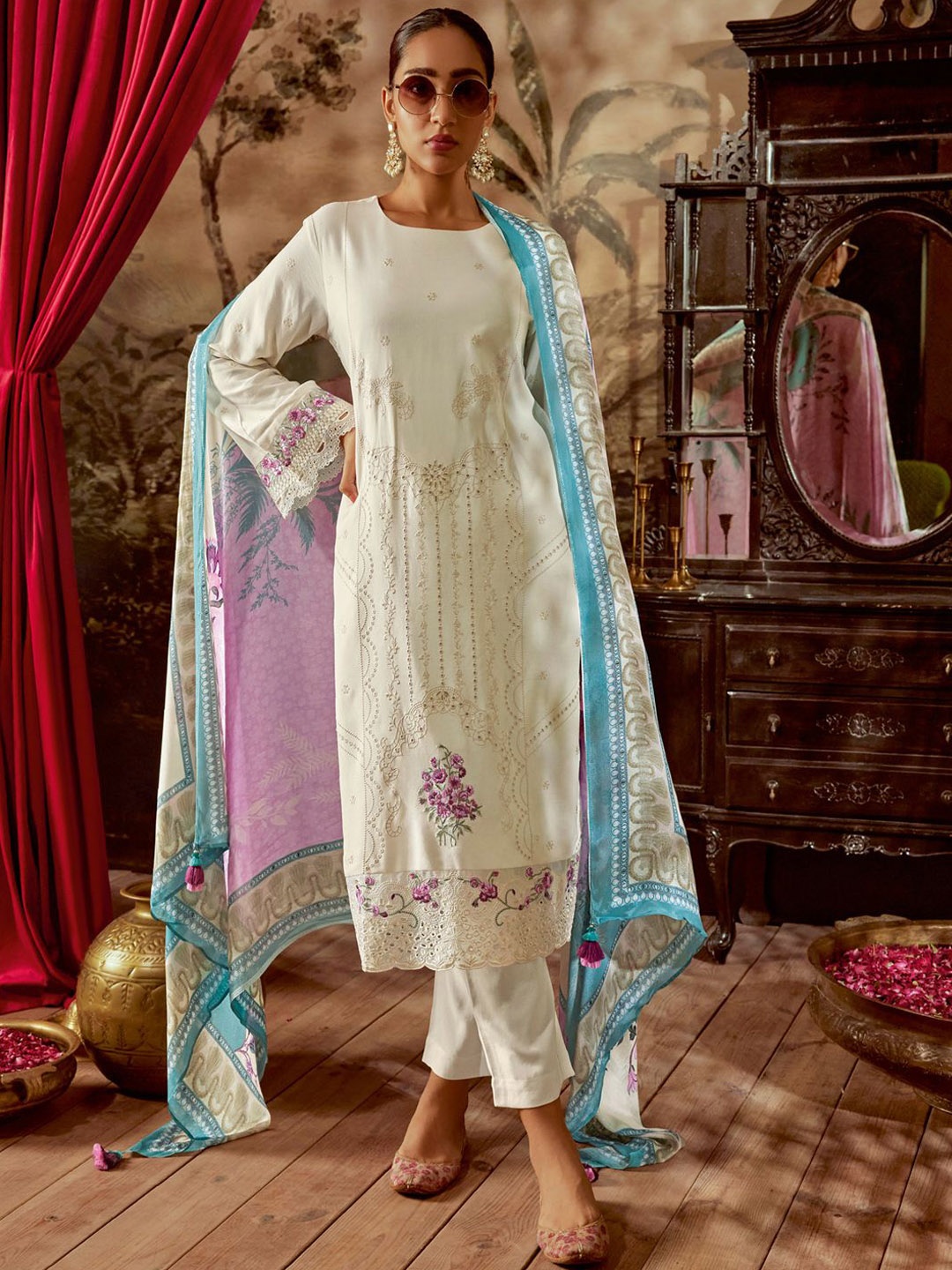 

Indo Era Off White Floral Embroidered Thread Work Kurta with Trousers & Dupatta